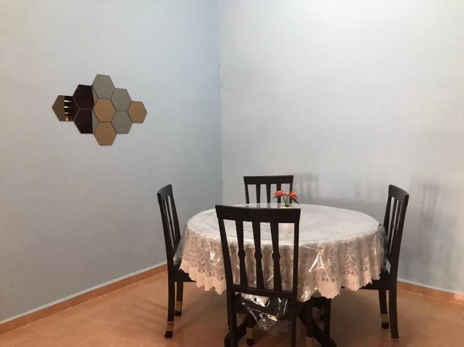 Homestay Che Mat กัวลาตรังกานู ภายนอก รูปภาพ